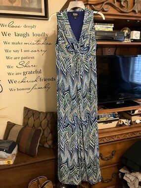 Woman’s maxi dress M